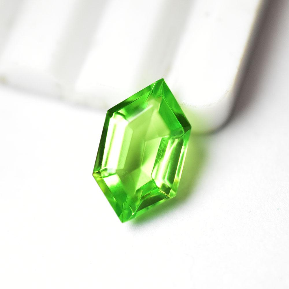 

Natural Green Peridot 7.1ct Fancy Cut Certified Loose Gemstone 14.8 mm Approx. зелений