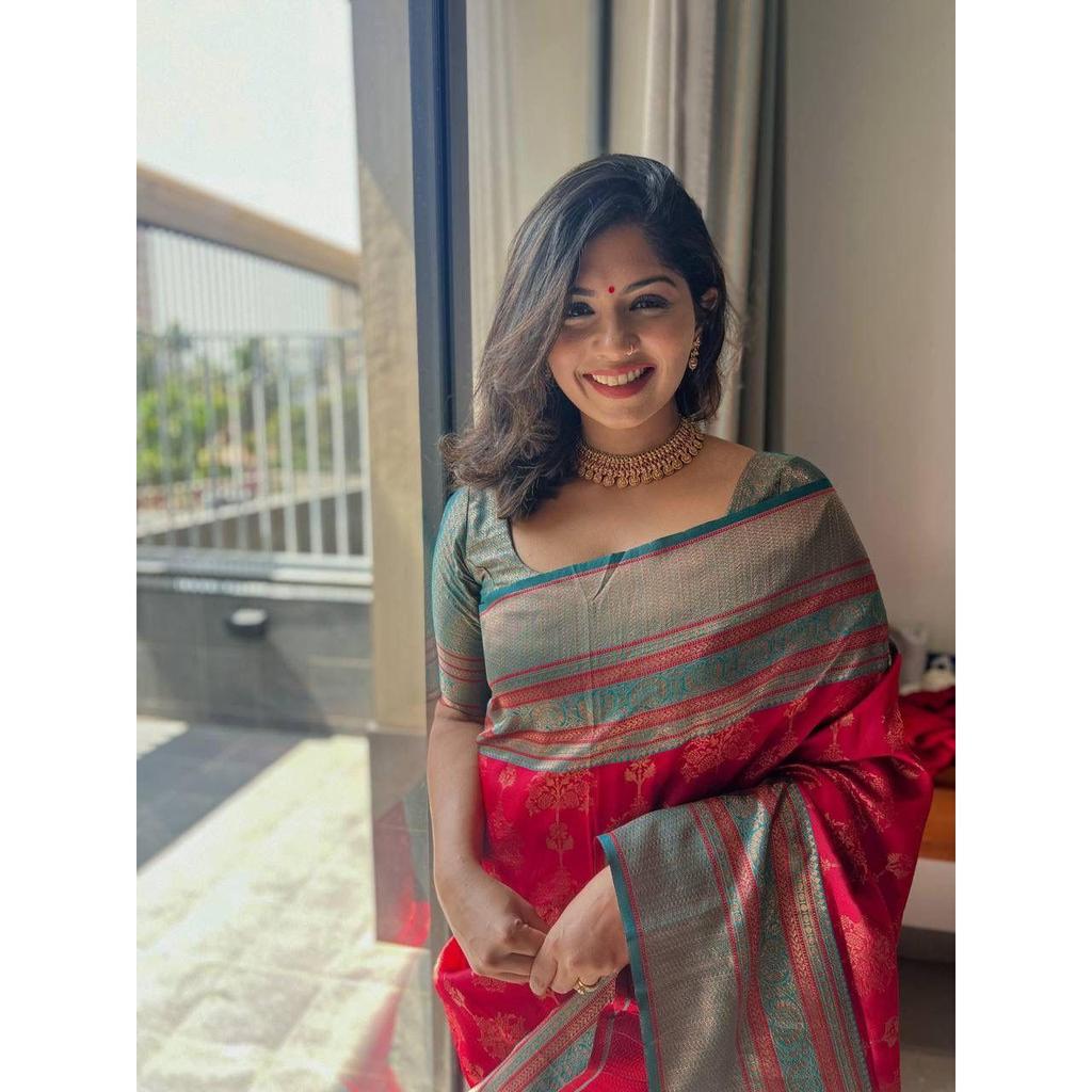 This Beautiful Saree Is Elegantly Decorated with Gorgeous Solid Jacquard Weave That Gives a Perfect Look To the Outfit.