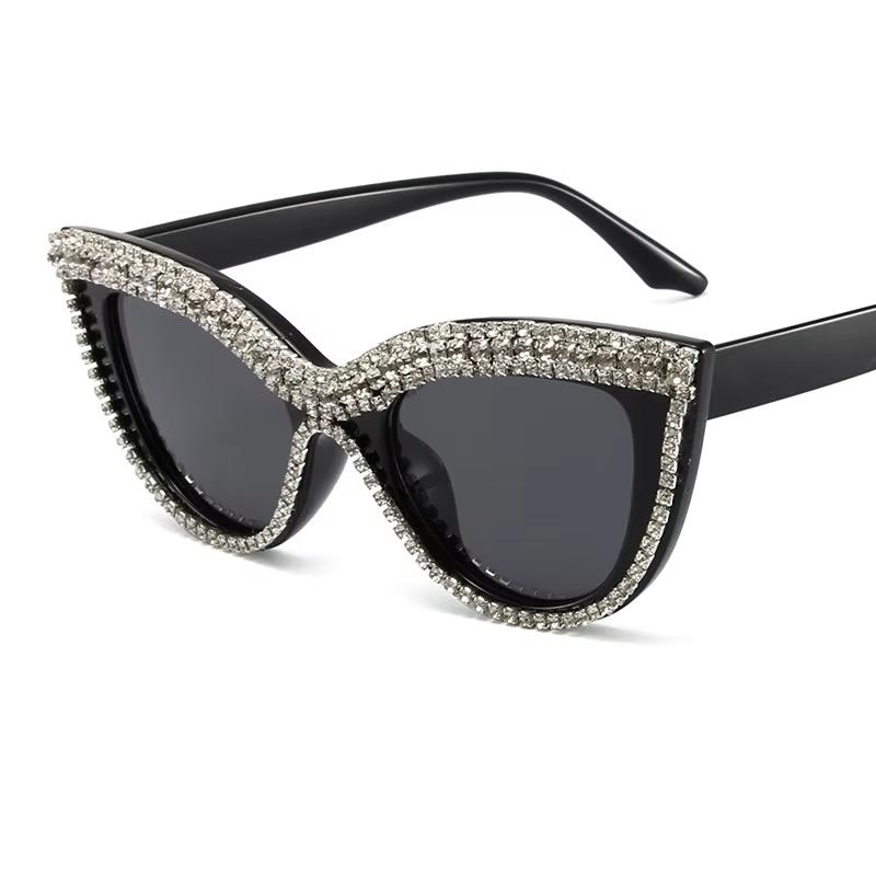 Retro Cat Eye Sunglasses with Rhinestones Latest In Fashion Female Shades Ins Trendy Handmade Brand Design Eyewear