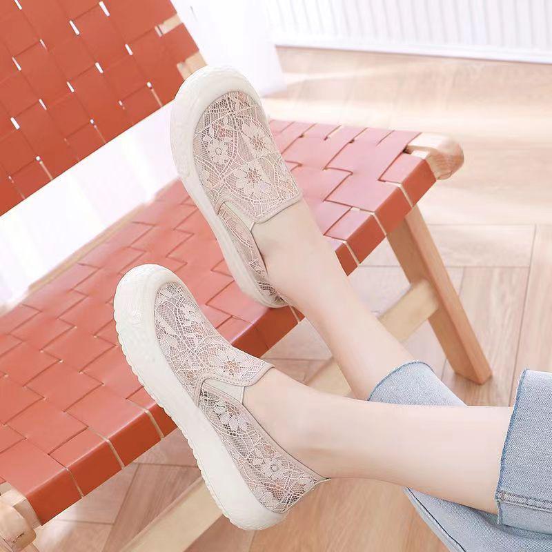 2024 Spring Women's Versatile Mesh Slip-on Casual Breathable Soft Sole Shoes for Moms