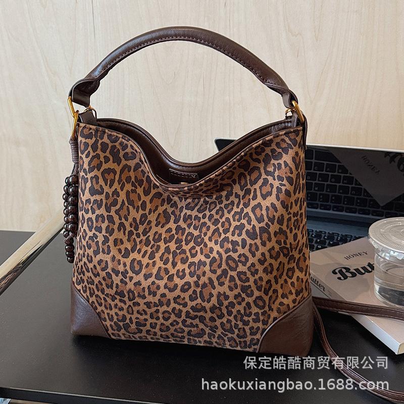 Leopard print bag women's 2025 new trendy autumn and winter niche portable bucket bag high-end exquisite messenger bag women's bag