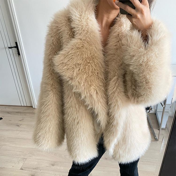 Women's Faux Fur Coat With Large Lapel And Loose Fluffiness