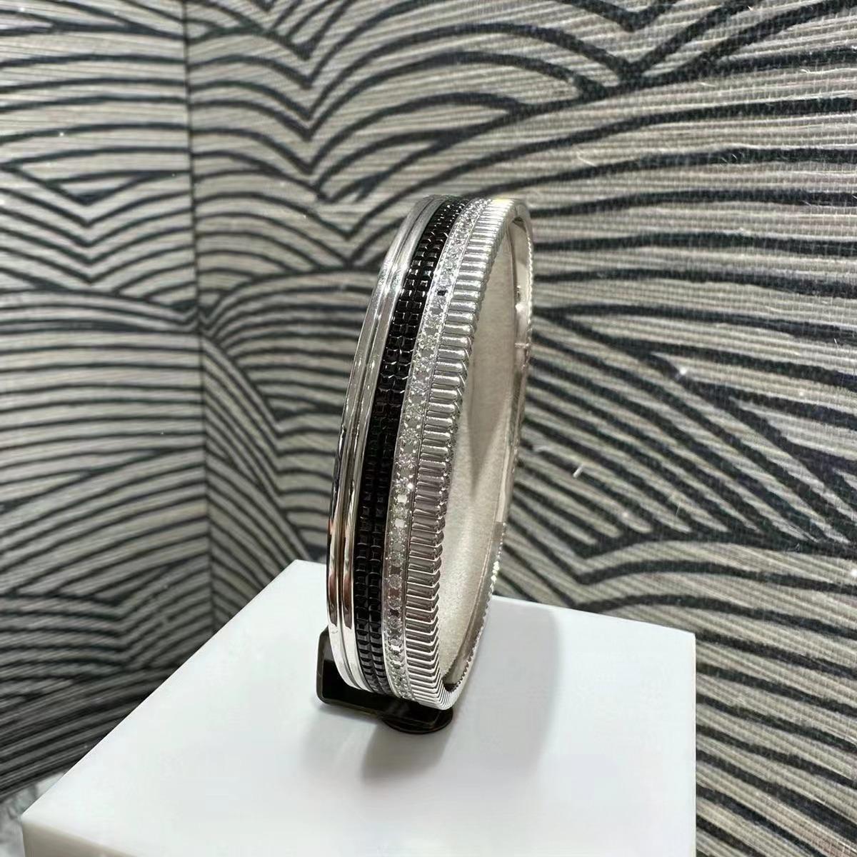 

Бриллиантовые браслеты Gears Full of Stars с высококачественными цветными блоками бриллиантов, а также мужские и женские браслеты V gold high version