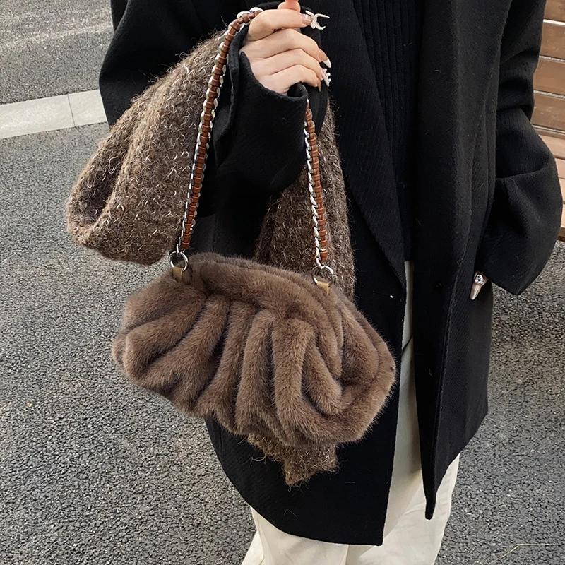 Women Faux Fur Shoulder Bag Winter Warm Soft Plush Hobo Bag Large Capacity Purse Fluffy Dumpling Pouch Underarm Chain Bag