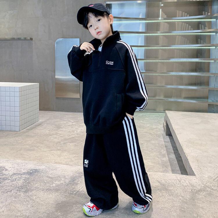 

Комплект из двух предметов для мальчиков на весну и осень: худи и брюки для больших детей, малышей. Красивый костюм-двойка 110