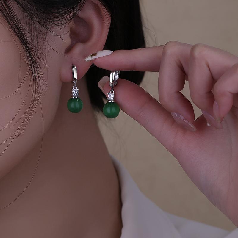 High-end Emerald Cat Eye Ear Buttons for Women's New Trendy and Versatile Love Pure Tassel Earrings