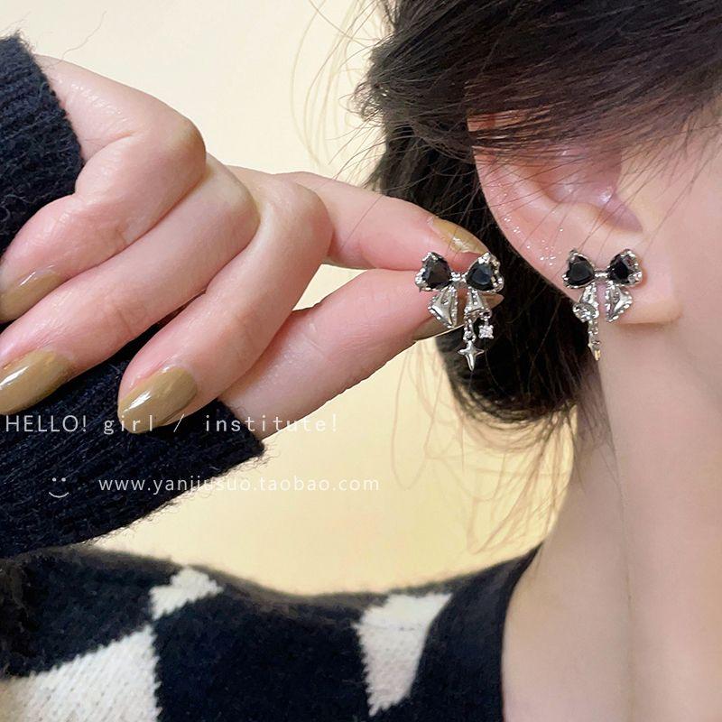 

Accessible Luxury Women s Special-Interest Design Cold Feeling Sexy Ear Studs Obsidian Bows Stud Earrings