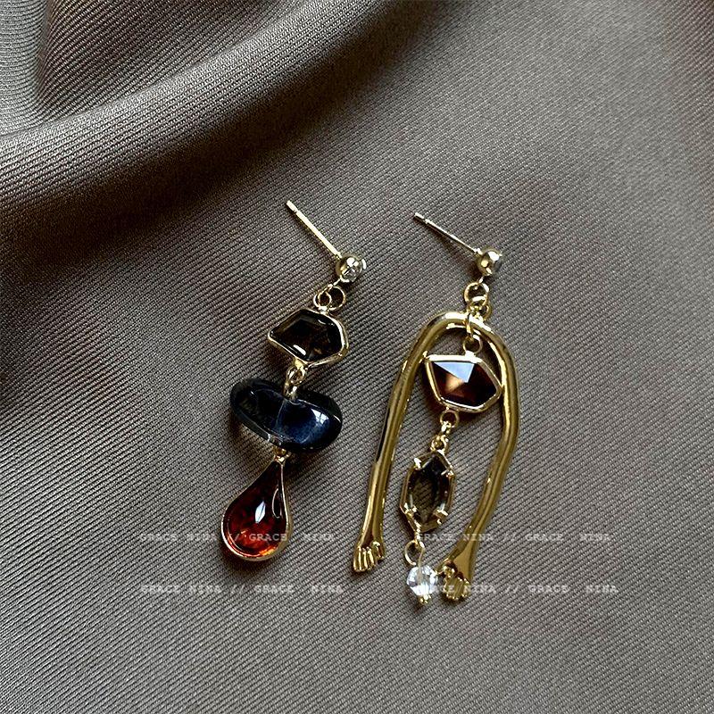 

Retro Crystal Female Niche Design Asymmetric Geometry Asymmetric crystal earrings