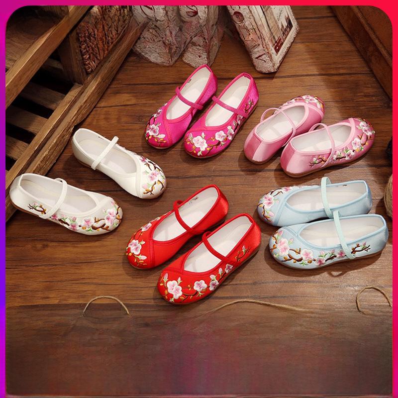 Girls' Hanfu Embroidered Dance Shoes, Traditional Chinese Style Costume Footwear, Old Beijing Cloth Performance Shoes