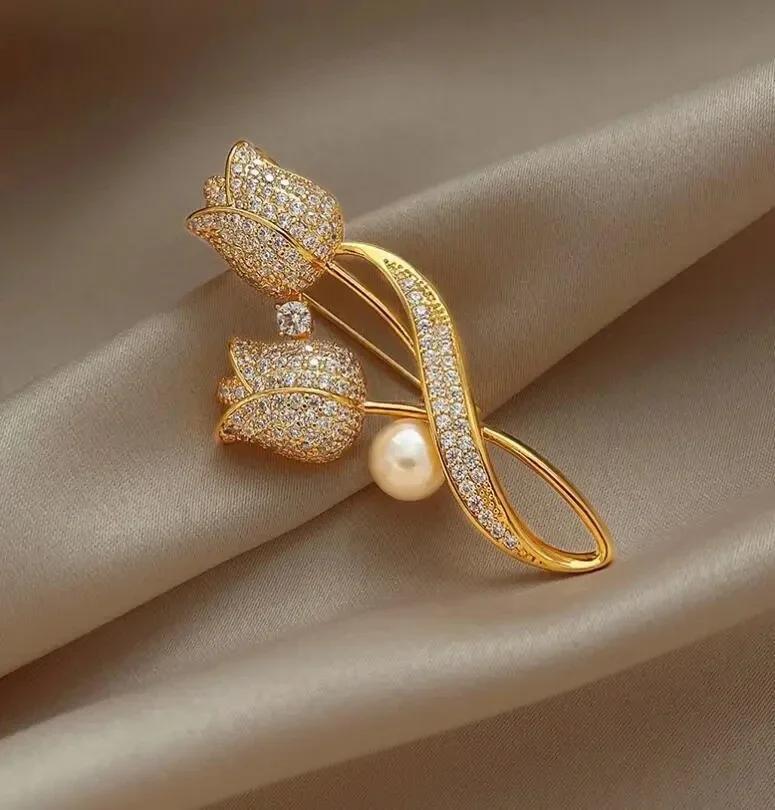Colorful Crystal Rhinestones Peacock Brooch Pins for Women Men Bird Animal Party Brooch Pins Gift