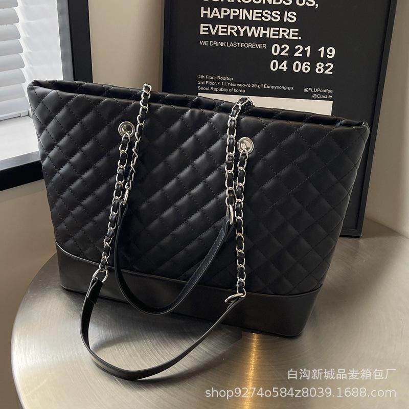 Bag Women's Large Capacity 2025 New Spring and Summer Fashion Diamond Shoulder Bag Women's Texture Popular Commuter Tote Bag