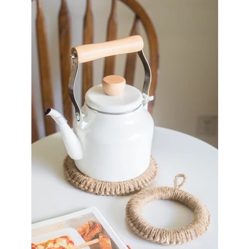 DARENYI Stylish Heat-Resistant Trivet, 8cm Inner Diameter, with Hook, Handwoven Flaxgrass Weave, Natural Materials, Non-Slip, Wall-Mountable, Suitable