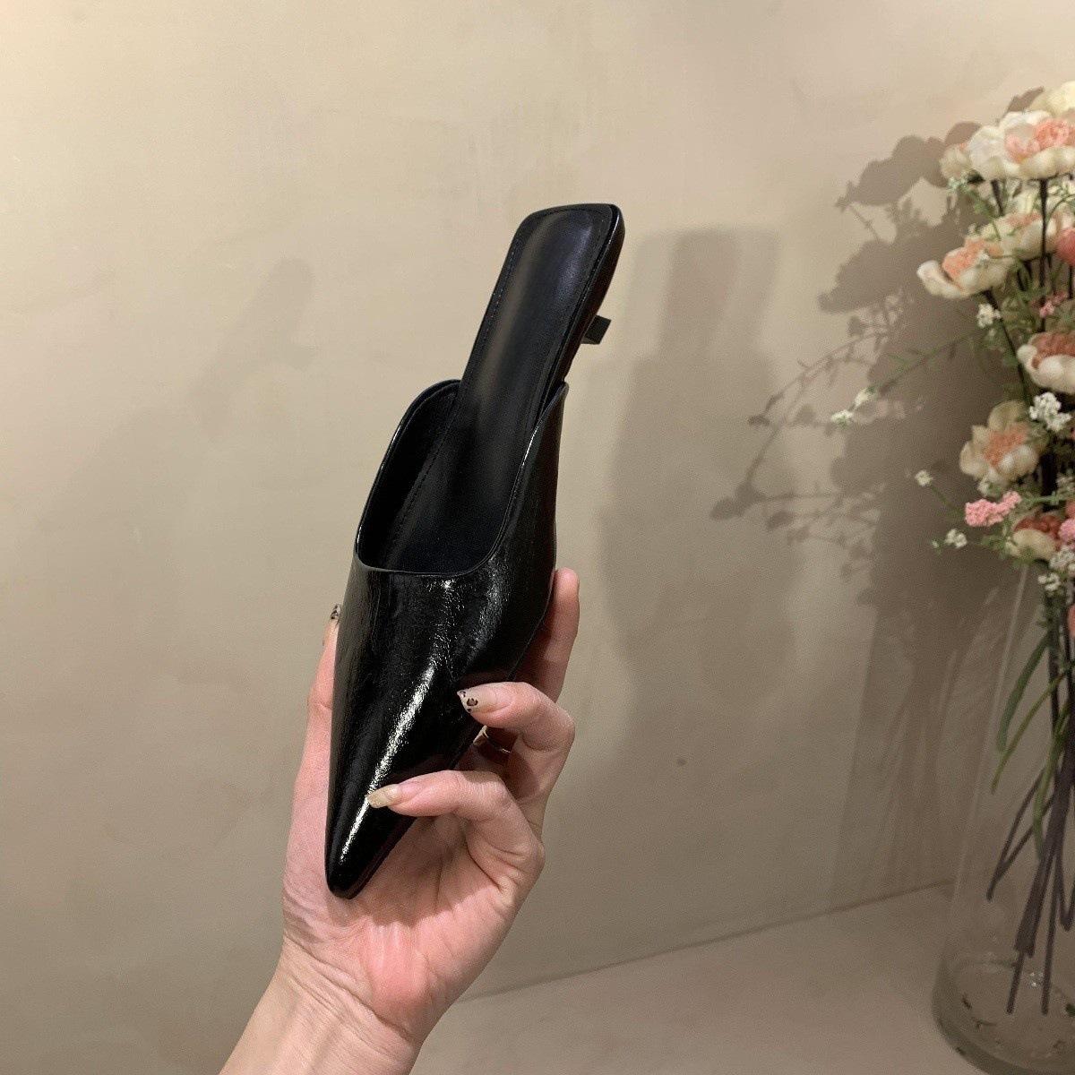 

Баотоу полутапочки женские заостренный каблук толстый каблук крутые тапочки женские 2025 новые летние туфли на высоком каблуке тапочки 39 чёрный