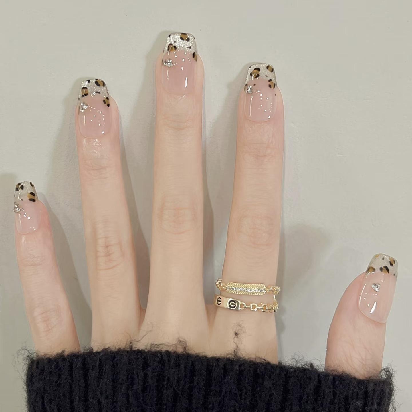 

2025 Ice-Transparent Leopard Cat Eye Nude Nail Art Patches: Luxury Short Wearable