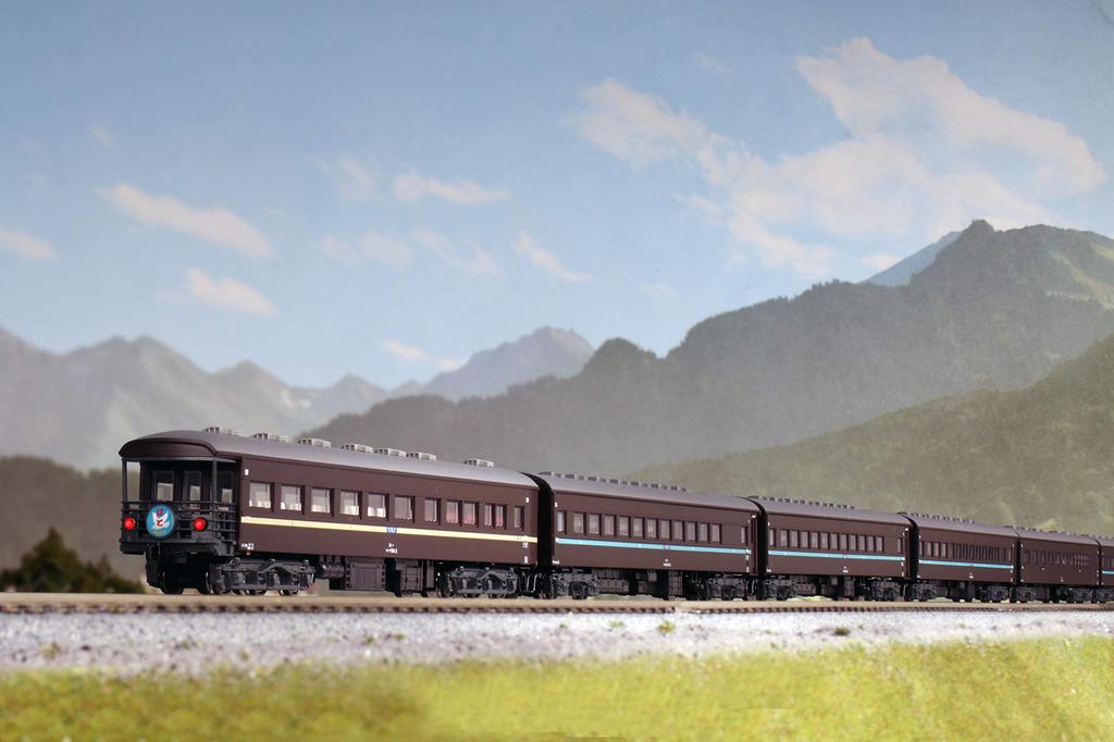 KATO N Gauge Suha 44 Series Limited Express Hato Basic Set Model Train Passenger Car 7-Car 10-1659