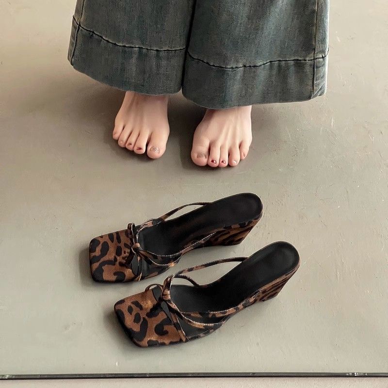 High-heeled slippers outer wear 2025 new leopard print toe French summer wedge heel shoes evening wind women's strap sandals