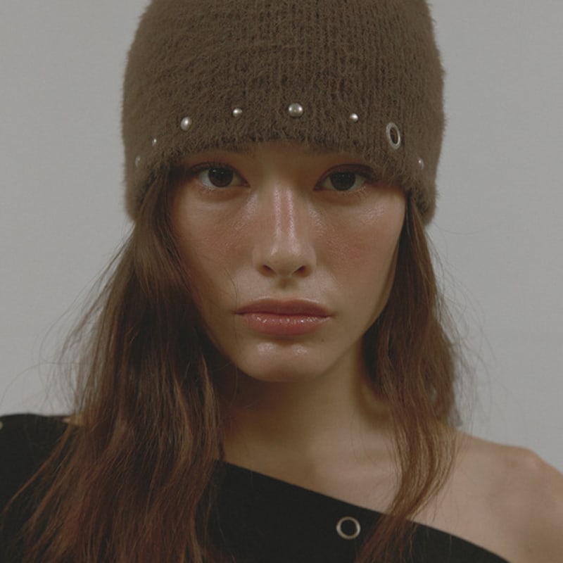 

ASURA EDGE STUD KNIT BEANIE (BROWN) OS