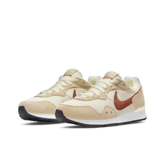 

Nike Wmns Venture Runner Wide Coconut Milk DM8454-105 EU 35.5 кокосовий/помаранчевий