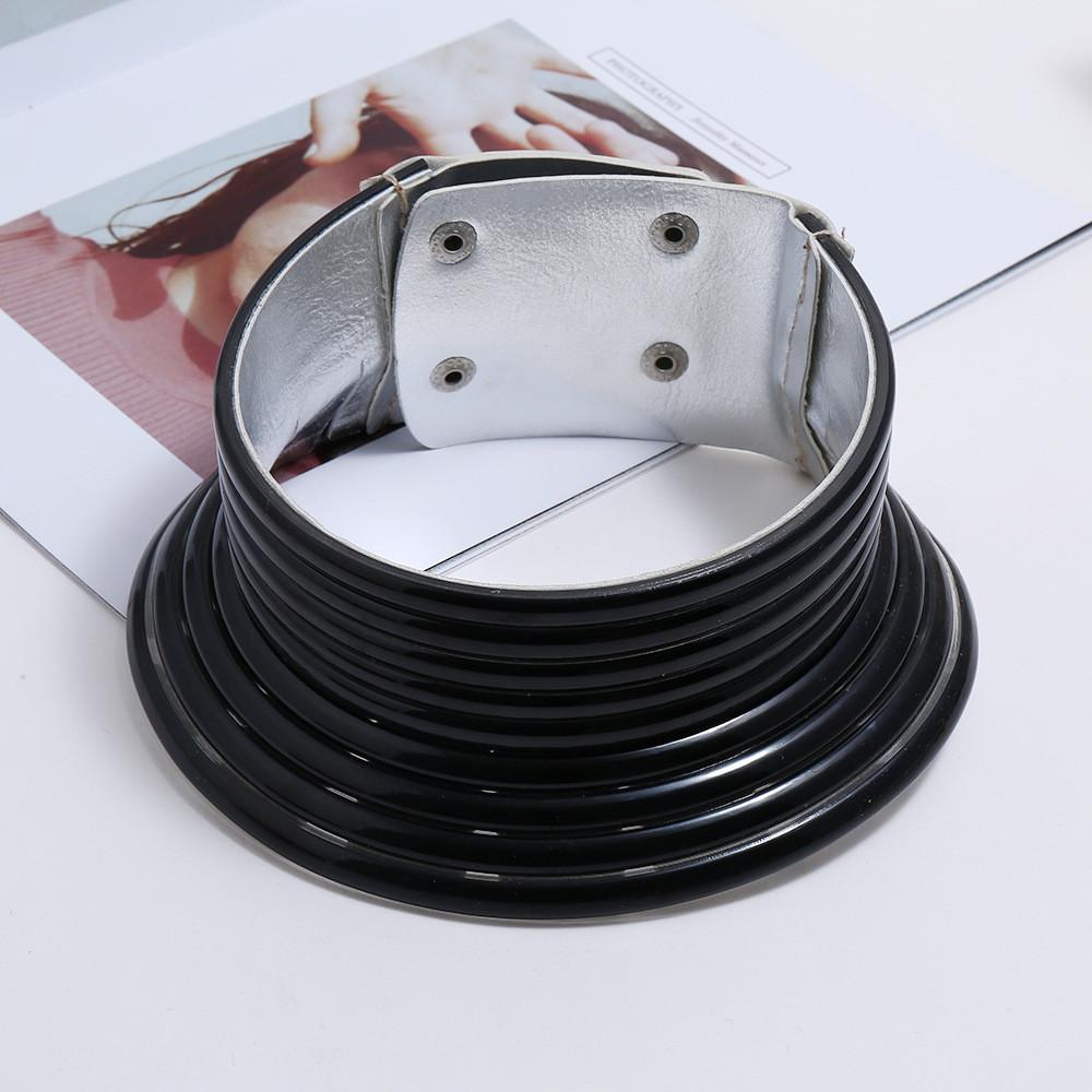 Folkový choker náhrdelník inspirovaný kovem s geometrickým designem pro festivalové nošení