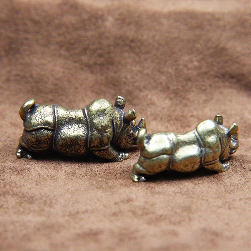 1PC Fatto a mano in puro rame carino rinoceronte miniature figurine solido ottone vintage rinoceronte ornamenti animali da tè decorazioni da tavolo artigianato