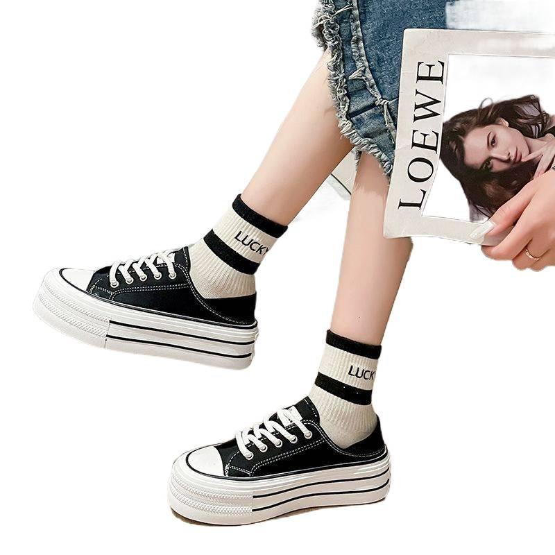 Platformowe buty płócienne damskie wiosna i jesień nowe wersja koreańska wszechstronne oddychające zwiększające wysokość buty na platformie muffin płaskie dwa i pół sli