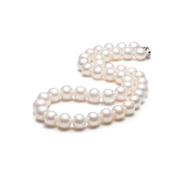 Shijia Pearl Necklace: Luxurious Retro Niche Clavicle Chain with French Elegance for Mothers