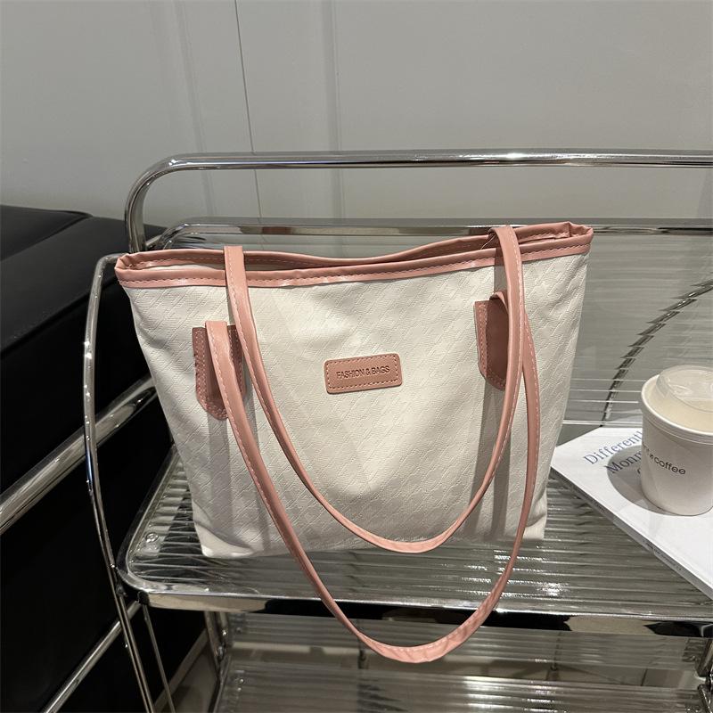 Large capacity spring and summer color matching leisure 2025 new casual simple pendant foreign style trend tote shoulder bag