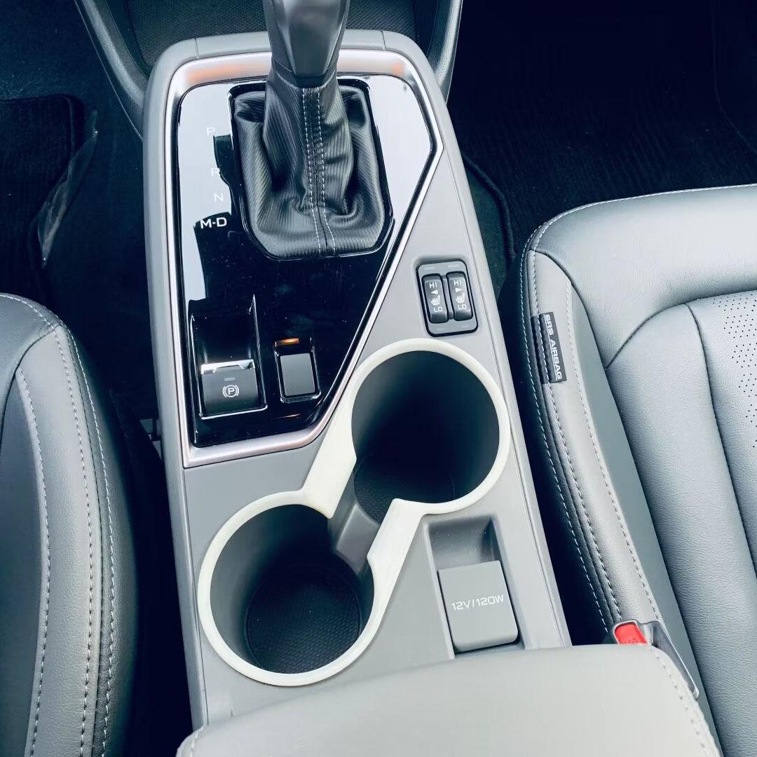 

Подходит для Subaru Crosstrek 2023-2024 годов выпуска: Рамка воздуховода на рулевом колесе с подстаканником.