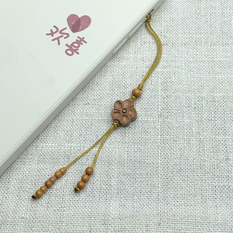 Peach Wood Lotus Plum Blossom Charm Keychain: Ancient-Style Pendant for Men & Women with Silk Flowers