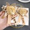 Hochzeits-Corsage-Set im chinesischen Stil: Brautpaar-Anstecknadeln, Trauzeuge & Brautjungfer Armbänder mit Kostenlosem Versand