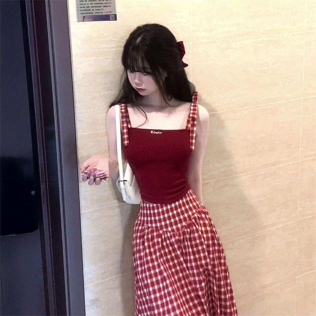 

Korean-Style Elegant Two-Piece Set: Red Camisole & Plaid High-Waisted Skirt for Girls S (Recommend 75-90 jin)