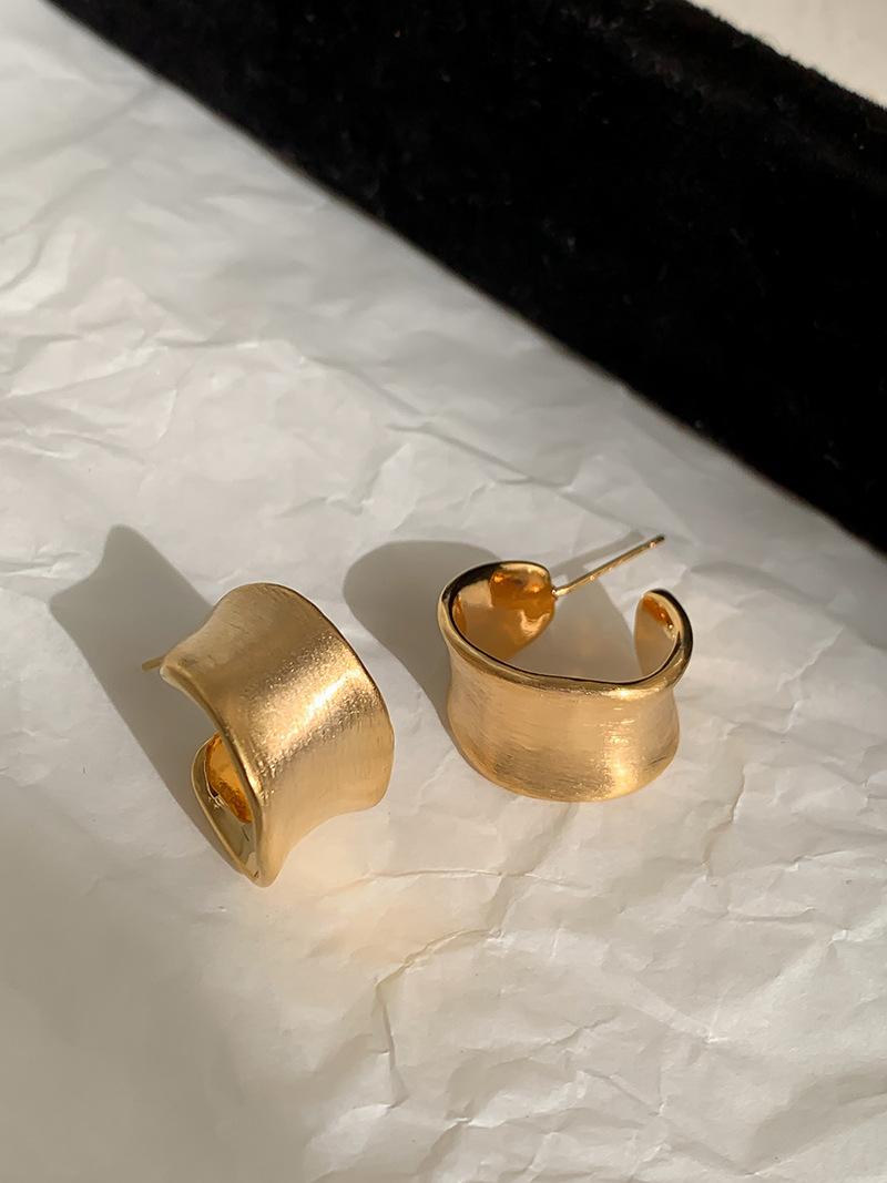 Matsumoto Ena temperament French simple earrings matte metal brushed semi-circle circle wide-brimmed earrings