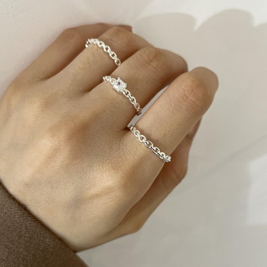 Elegant Silver Chain Geometric Ring With Sparkling Diamonds For Stylish Women