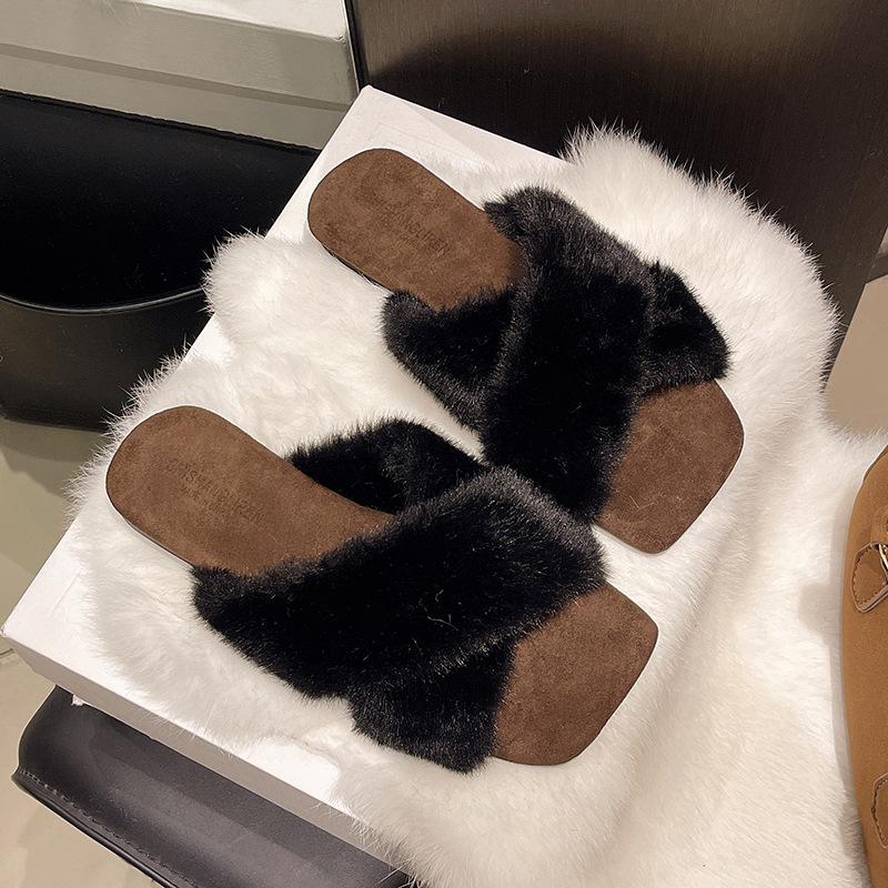 Internet celebrity flat bottom fluffy slippers women wear 2025 autumn and winter new high-end one-word drag pregnant women home cotton slippers