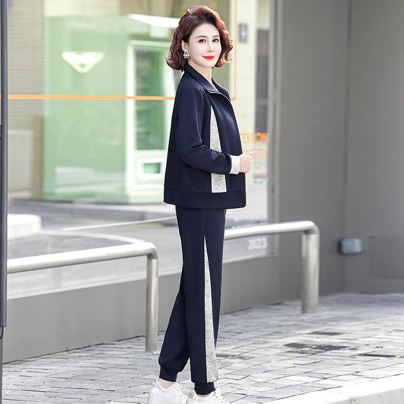 2024 Fashionable Spring & Autumn Tracksuit: Stylish Two-Piece Casual Set for Middle-Aged Moms