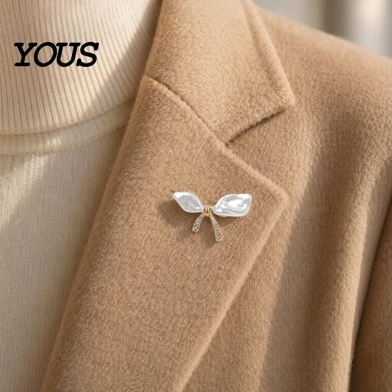 Electroplated Bow Pin Irregular Rhinestone Brooch Pin, White Alloy Lapel Decorative Badge for Clothes Bag Hat Scarf Suit Oxidation Resistant