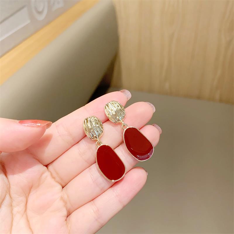 Charm S925 Needle Earrings Temperament Niche Earrings Simple Geometric Piece Wine Red Girl Earrings Bulldog