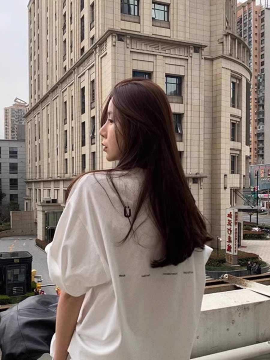 

Женская футболка большого размера из чистого хлопка с коротким рукавом, белая: Летний Свободный Нишевый Дизайн в Американском Стиле XXL (130-145 Jin)