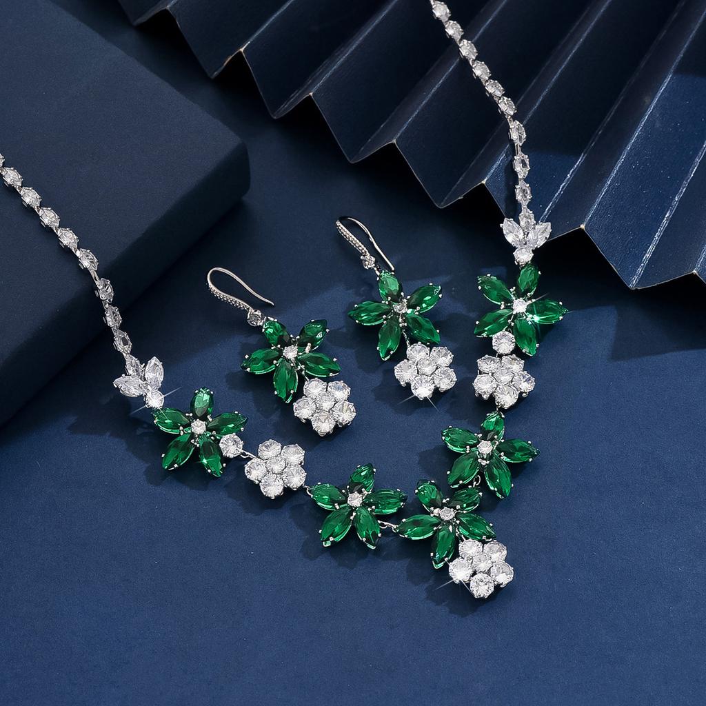 Luxury Emerald Pendant Earrings Zircon Necklace Clavicle Chain Dress Dinner Ornament Set Necklace
