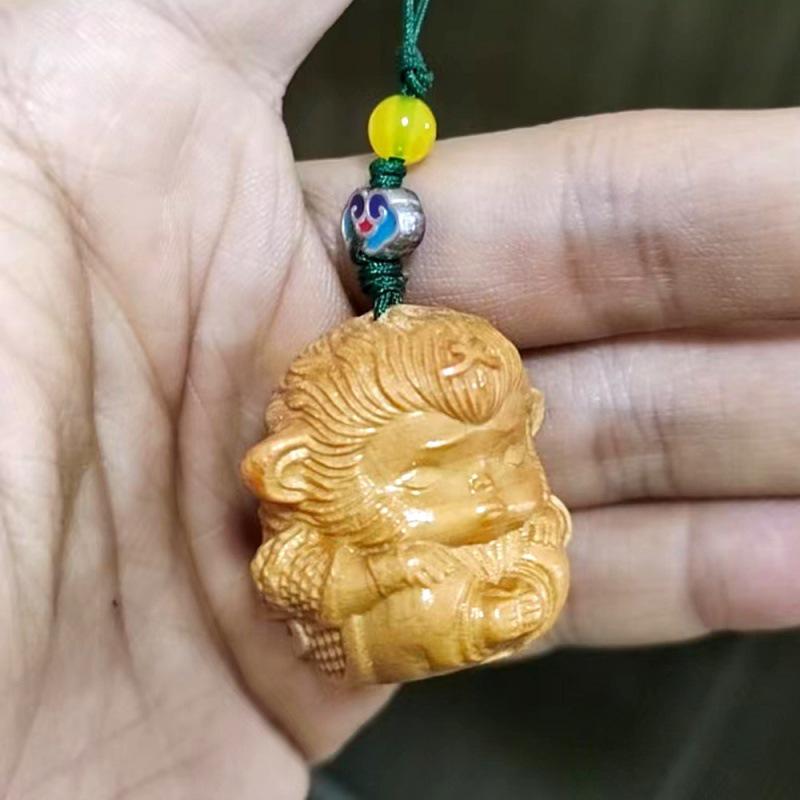 Taihang Cliff Cypress Sun Wukong Sculpture: Creative Solid Wood Monkey Desktop Ornament