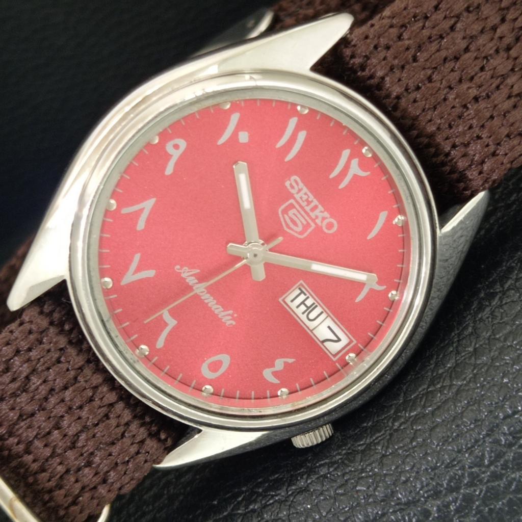 

ЯПОНСКИЕ ВИНТАЖНЫЕ АВТОМАТИЧЕСКИЕ МУЖСКИЕ ЧАСЫ SEIKO 5 7S26A С КРАСНЫМ ЦИФЕРБЛАТОМ a707799-1