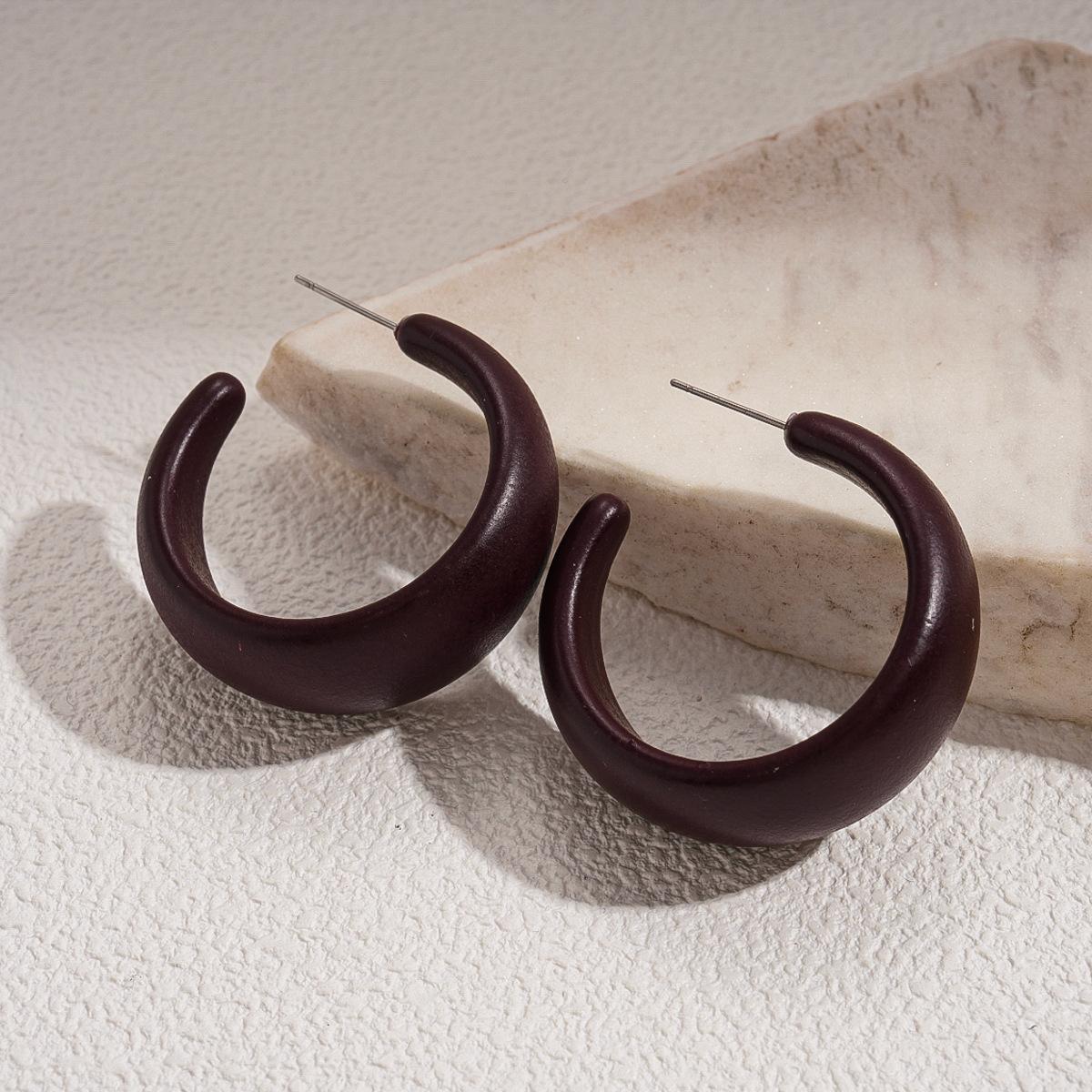 Acrylic geometric C-shaped silver needle stud earrings with unique personality and temperament