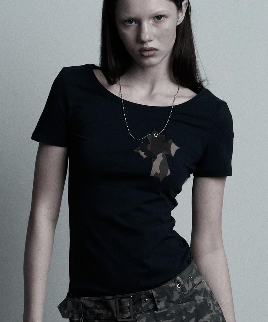 ILLIO Navy-Camou Cross Necklace T-Shirt