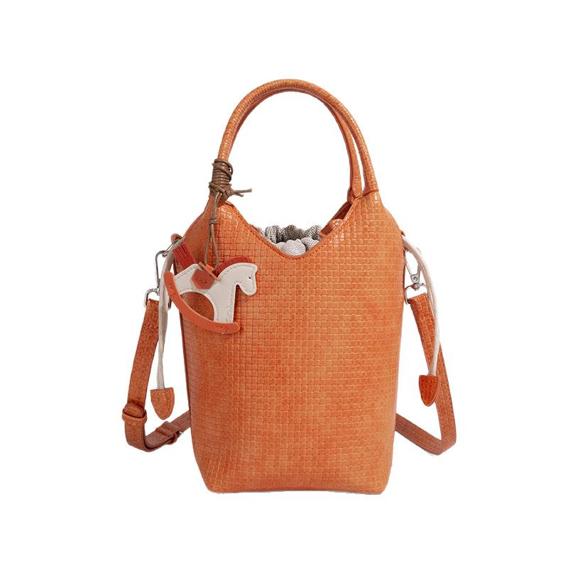 Foreign Trade Wholesale High-End Single Shoulder Bucket Bag 2025 New Versatile Underarm Bag Woven Large Capacity Commuter Women's Bag