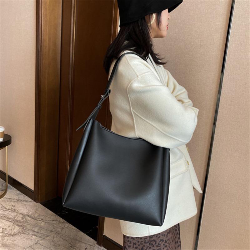 Guangzhou High-quality Women's Bag Generation Large-capacity Commuter Bag Leather Shoulder Tote Mother and Child Bag