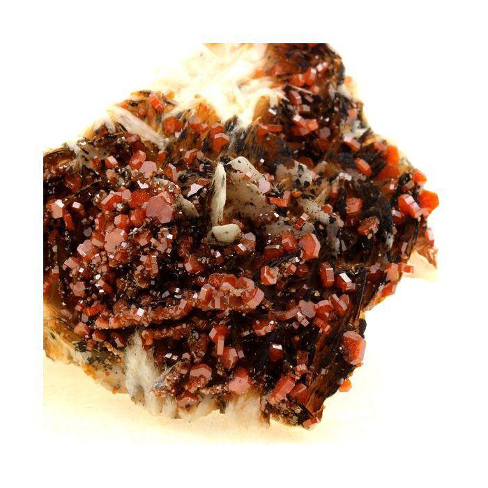 Pierres et Minéraux. Vanadinite. 726.0 ct. Mibladen Mining District, Midelt, Maroc.