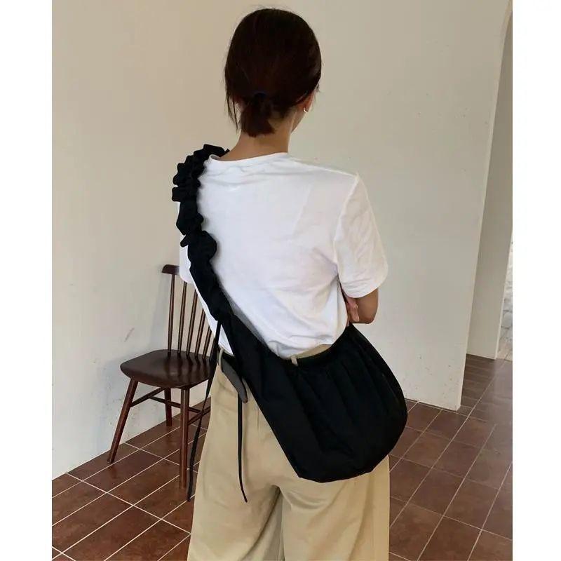 This Crossbody Bag Is Versatile, Niche and Cute. It Features A Large Capacity and A Fashionable Dumpling Bag Casually