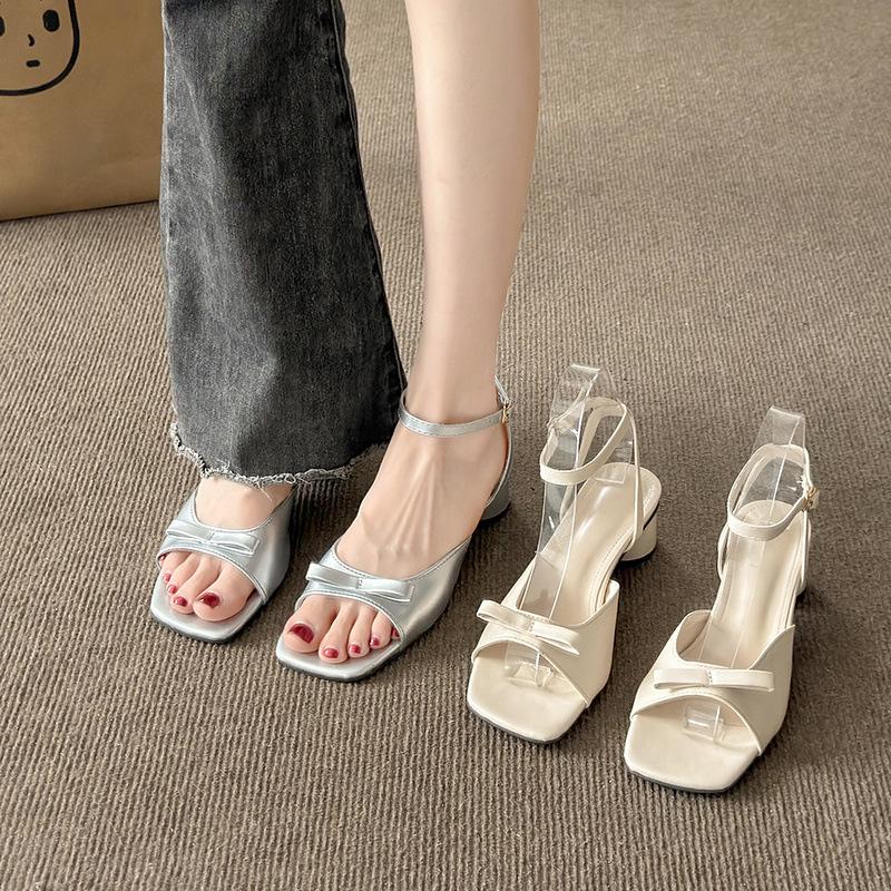 French evening wind thick heel cool slippers female summer wear high sense 2024 new fairy style fashion strap sandals female