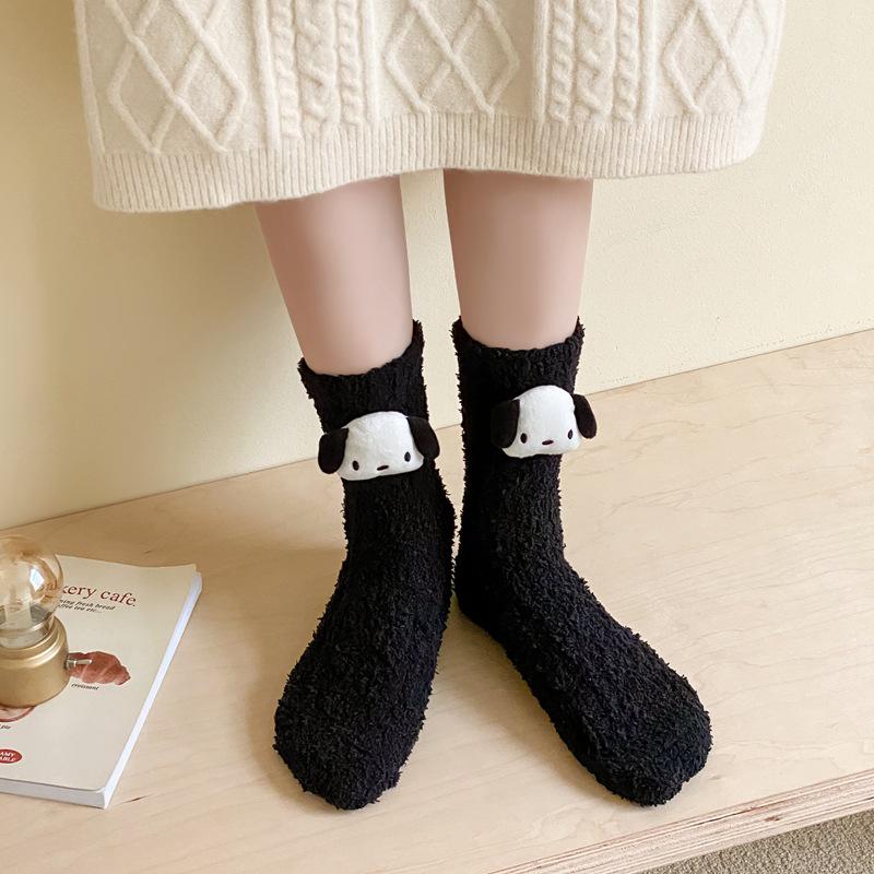Women's Black and White Coral Fleece Non-Shedding Mid-Tube Socks – Thickened, Plus Velvet, Perfect for Autumn/Winter Home Comfort