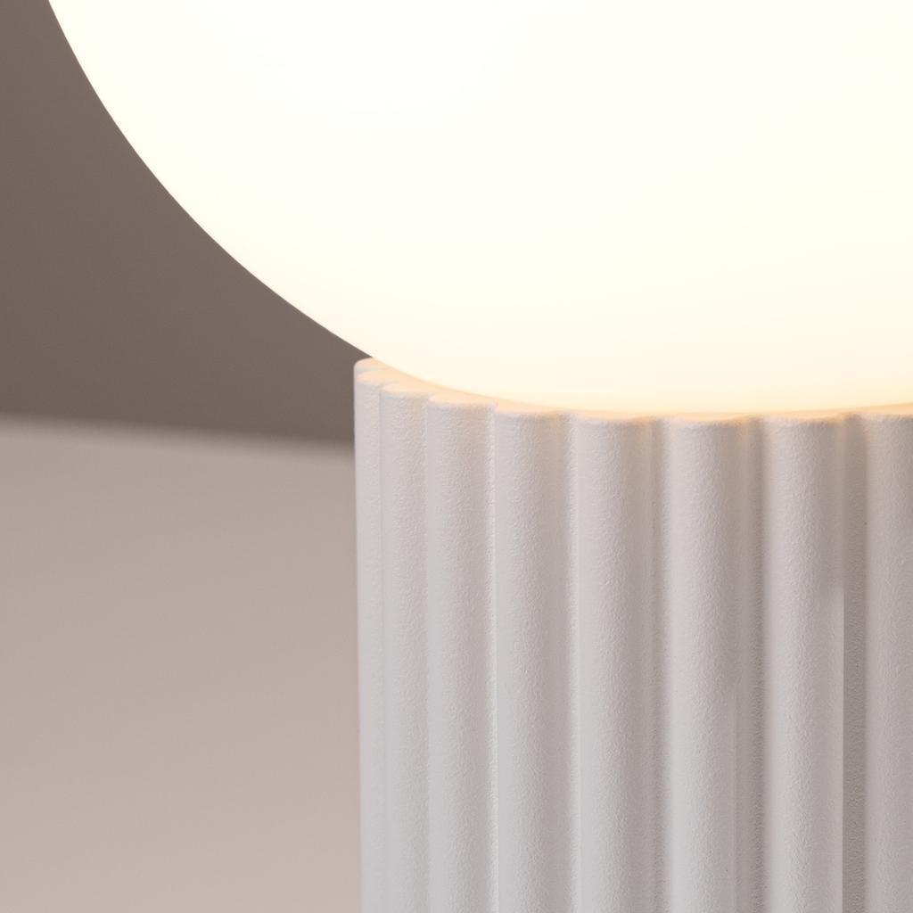 Halo desk lamp white